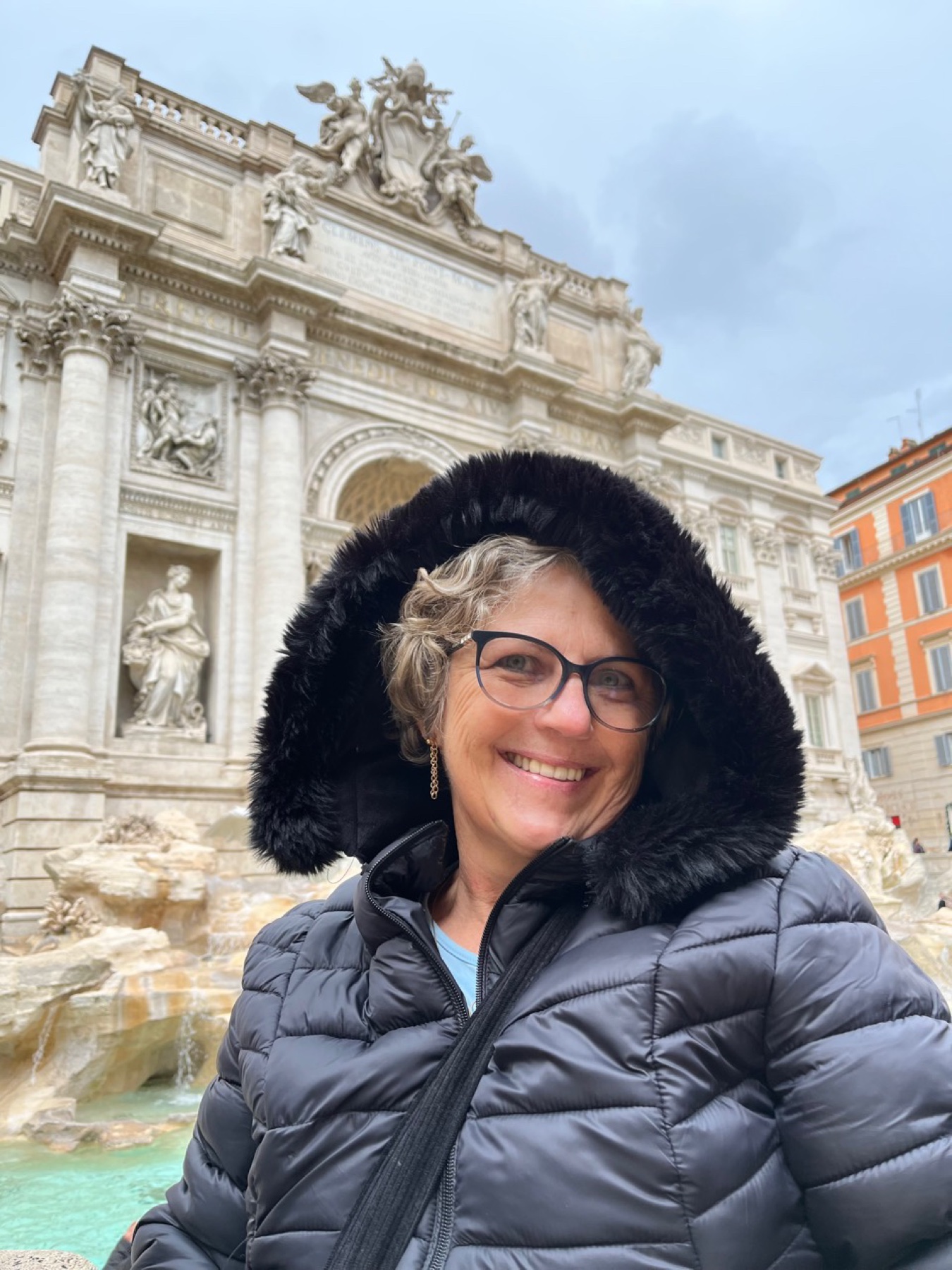 Suzane Beatriz Vanzin sorrindo em viagem